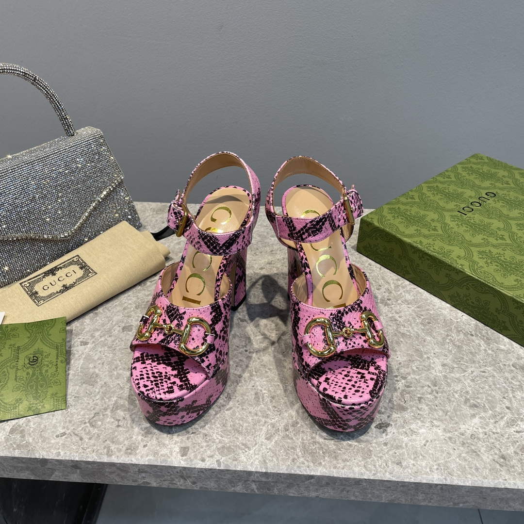 Gucci 723838 Women's python print high heel pump G66752