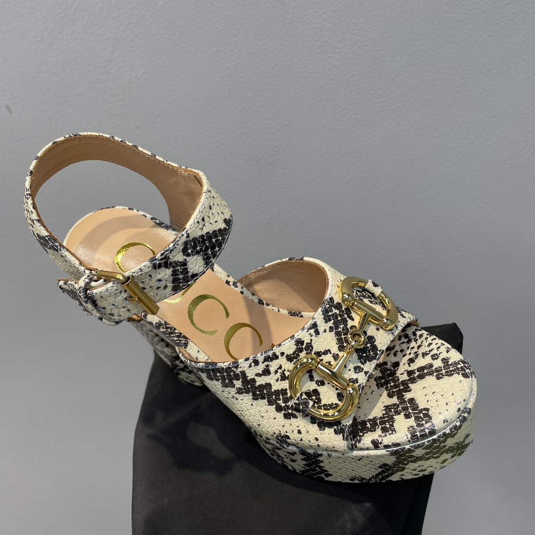 Gucci 723838 Women's python print high heel pump G66753