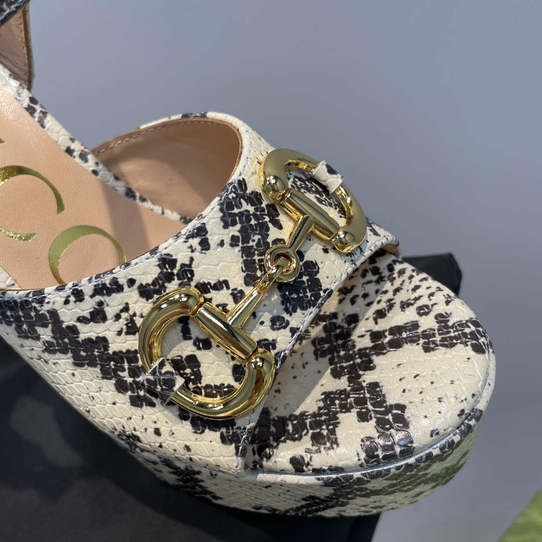 Gucci 723838 Women's python print high heel pump G66753