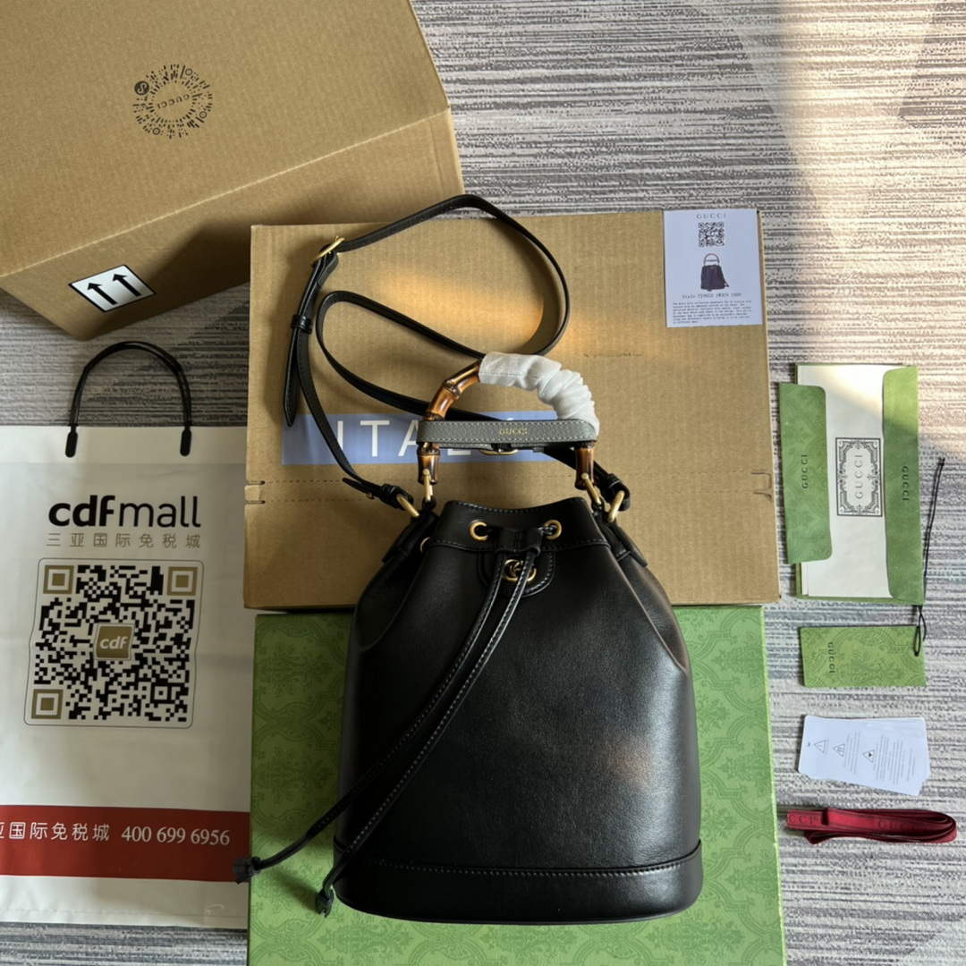 Gucci 724652 Diana Small Bucket Bag Black - Default Title - View 1
