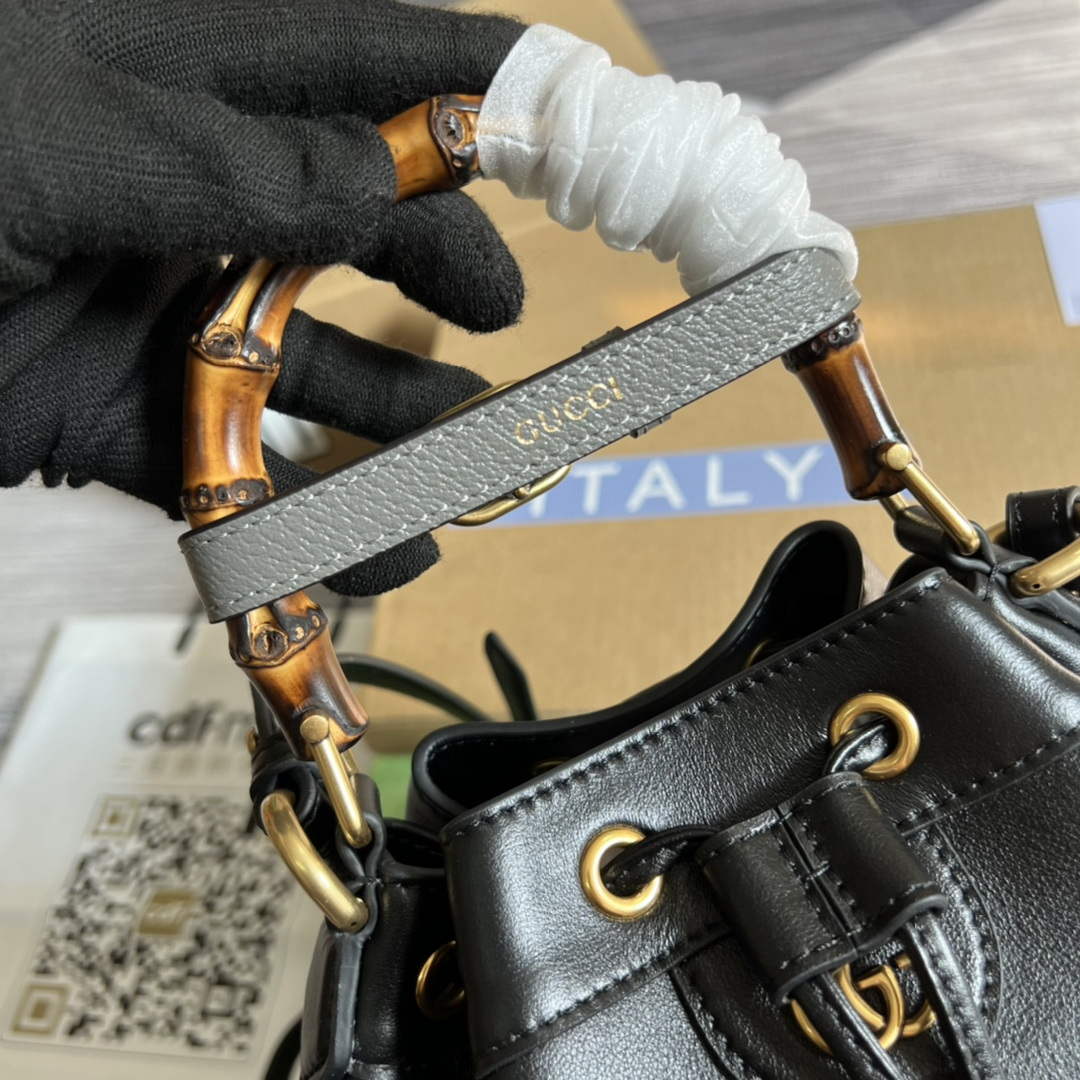 Gucci 724652 Diana Small Bucket Bag Black - Default Title - View 5
