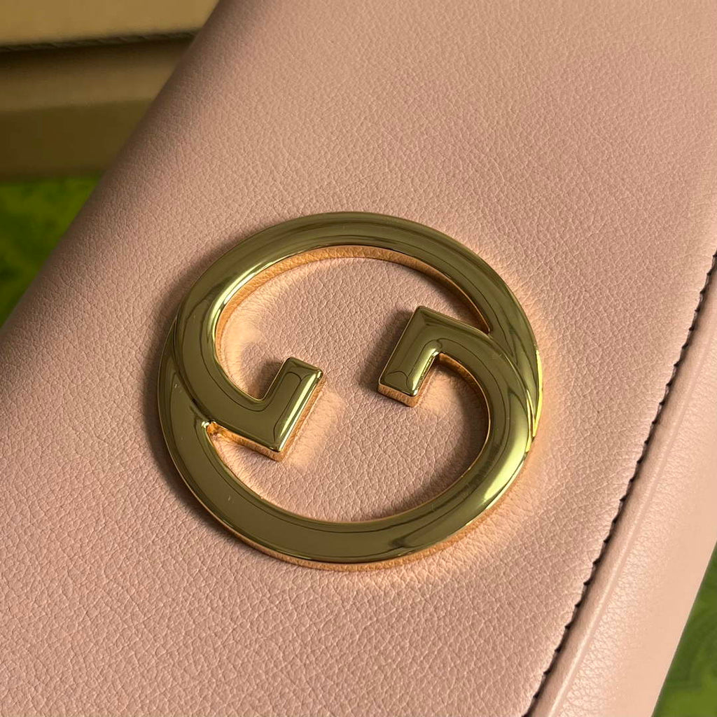 Gucci 725215 Gucci Blondie continental chain wallet Light pink