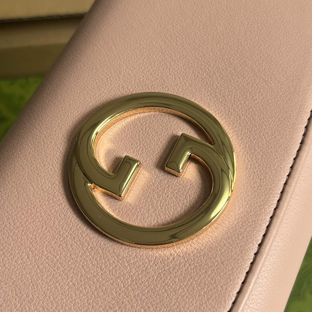 Gucci 725215 Gucci Blondie continental chain wallet Light pink