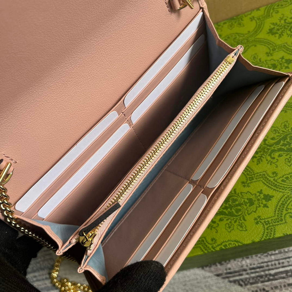 Gucci 725215 Gucci Blondie continental chain wallet Light pink