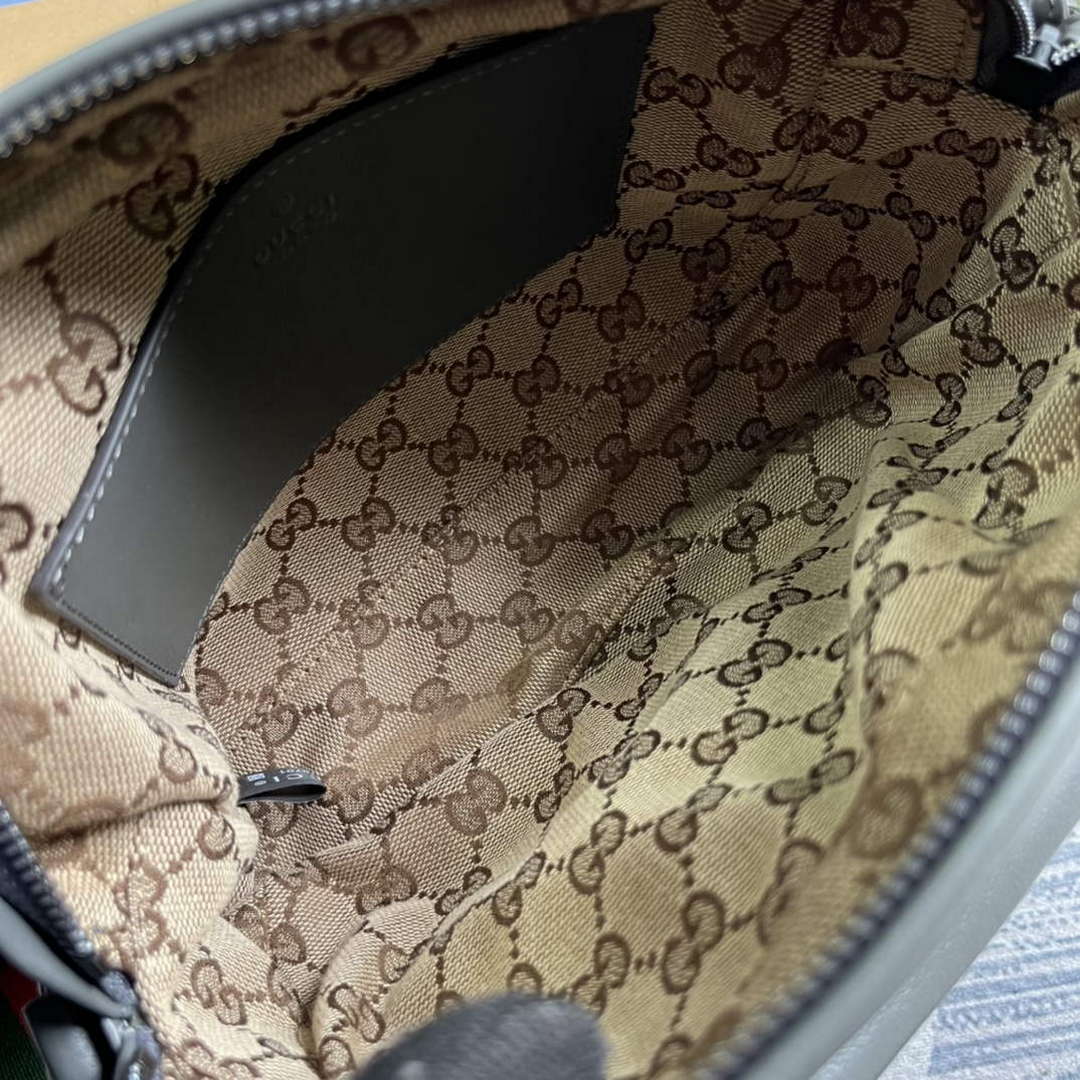 Gucci 725696 Shoulder bag with tonal Double G Gray