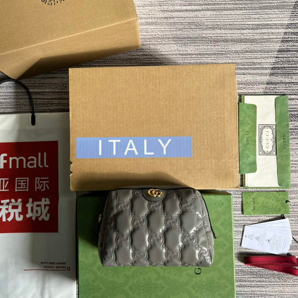 Gucci 726047 GG Matelass¨¦ Beauty Case Grey