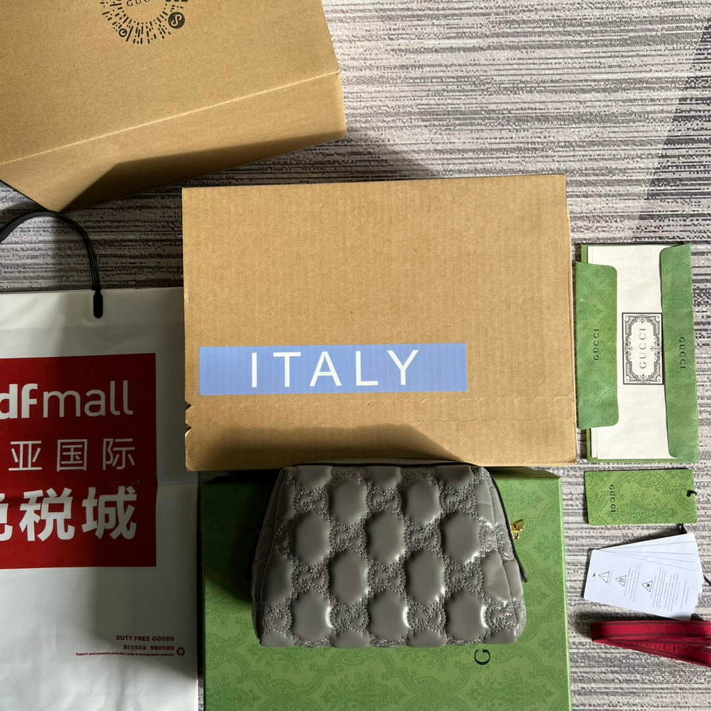 Gucci 726047 GG Matelass¨¦ Beauty Case Grey