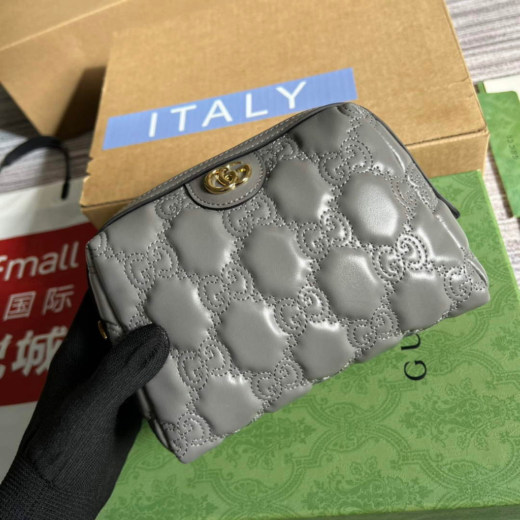Gucci 726047 GG Matelass¨¦ Beauty Case Grey