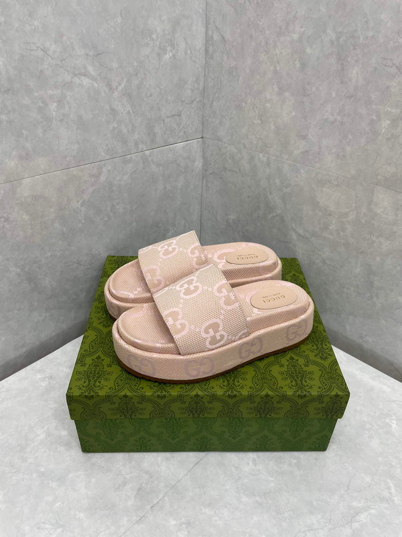 Gucci 730043 Women's jumbo GG platform slide sandal G82366