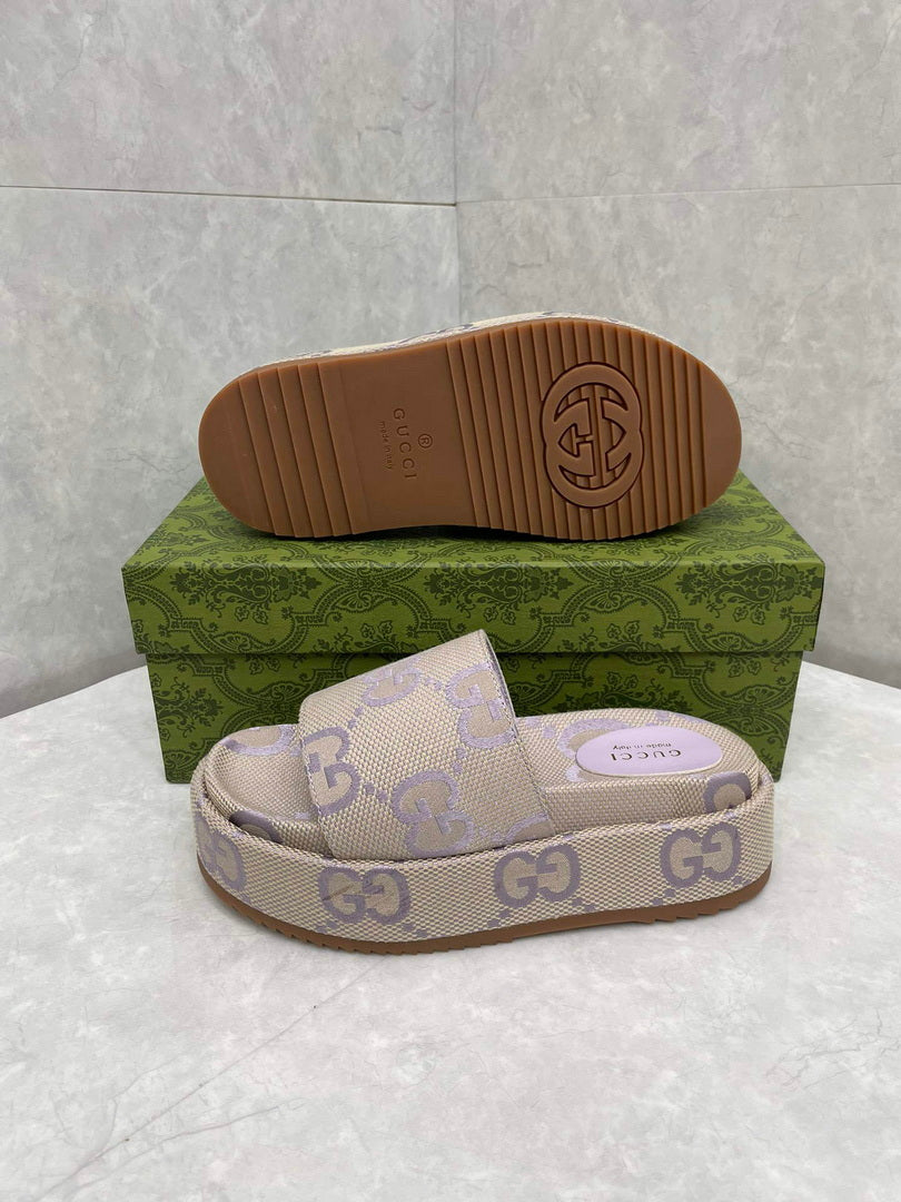 Gucci 730043 Women's jumbo GG platform slide sandal G82367
