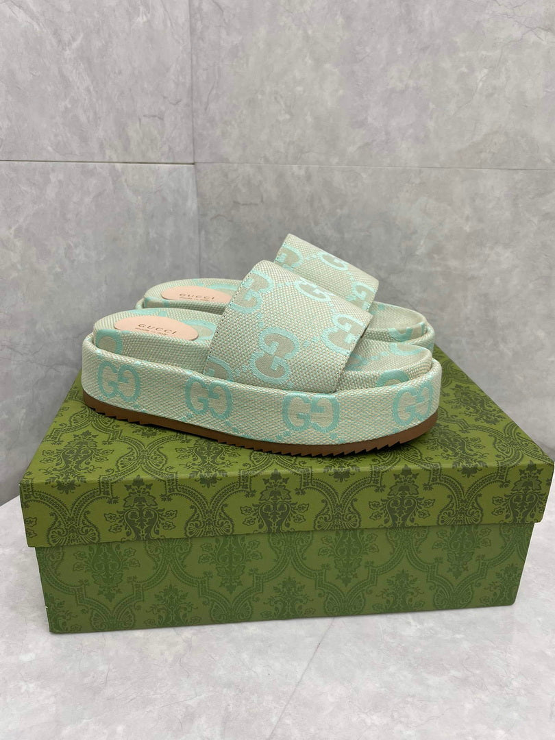 Gucci 730043 Women's jumbo GG platform slide sandal G82368