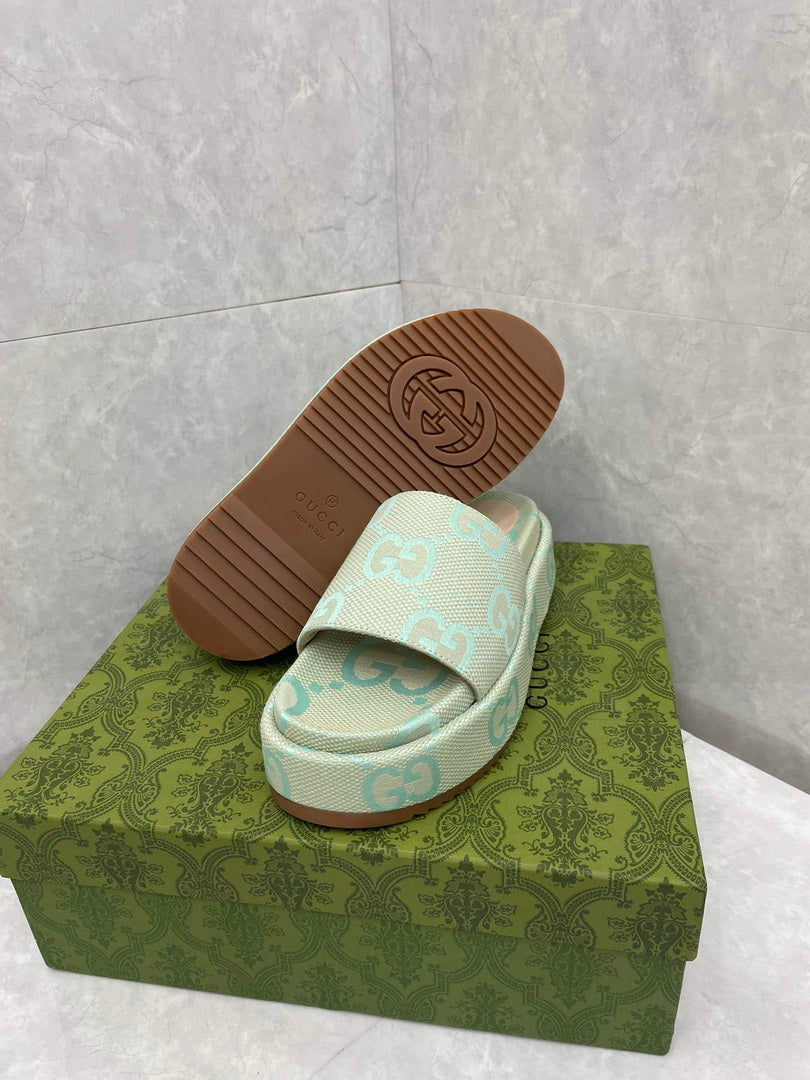 Gucci 730043 Women's jumbo GG platform slide sandal G82368