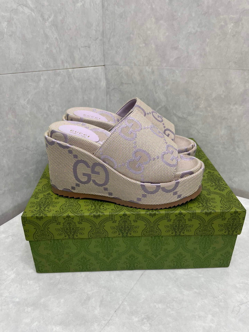 Gucci 730047 Women's jumbo GG platform slide sandal G82363