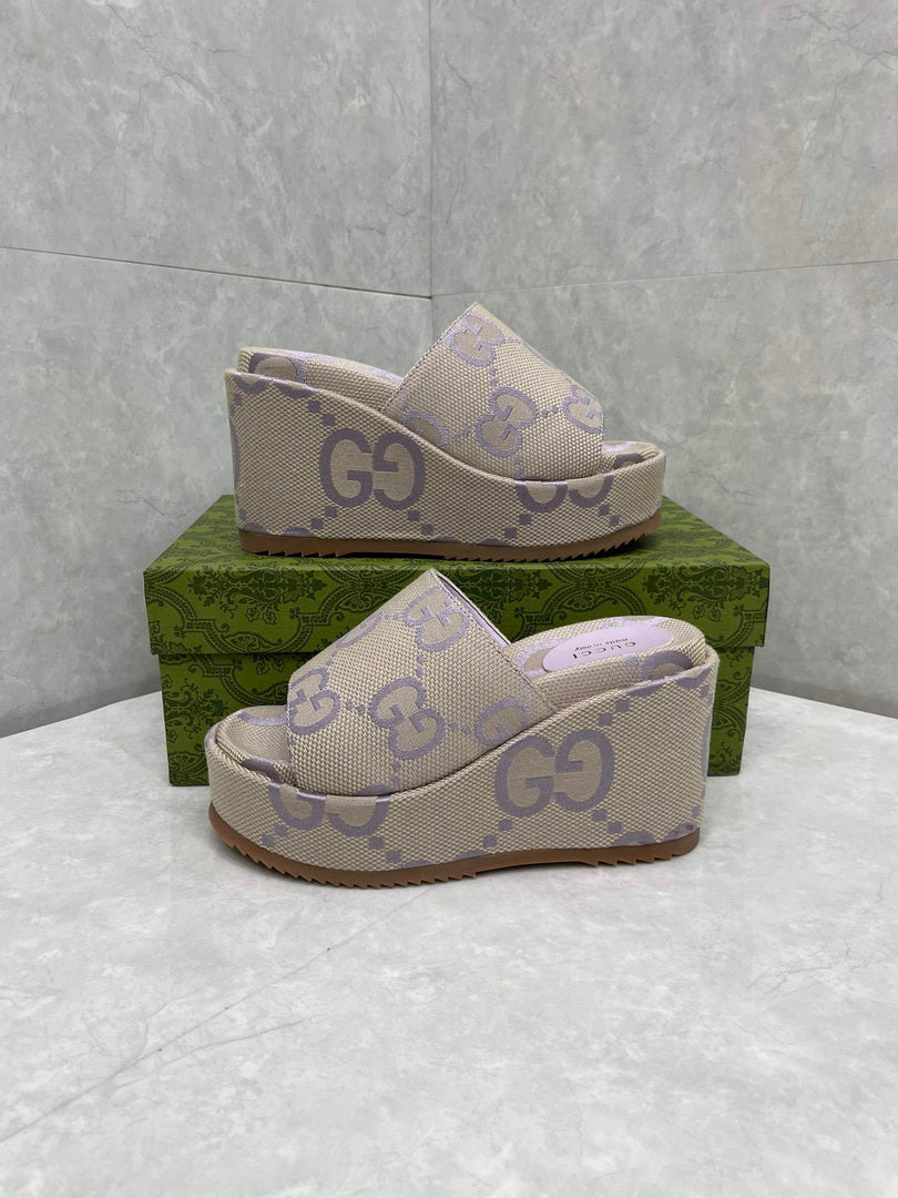 Gucci 730047 Women's jumbo GG platform slide sandal G82363