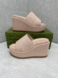 Gucci 730047 Women's jumbo GG platform slide sandal G82364