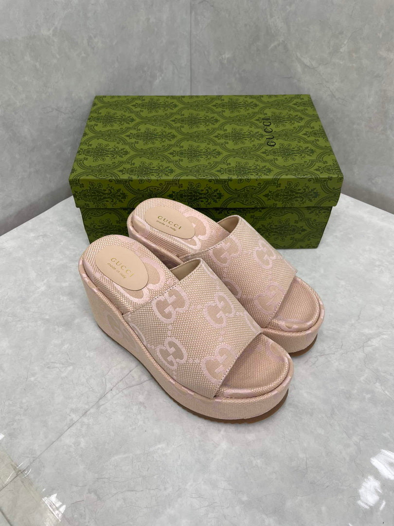 Gucci 730047 Women's jumbo GG platform slide sandal G82364