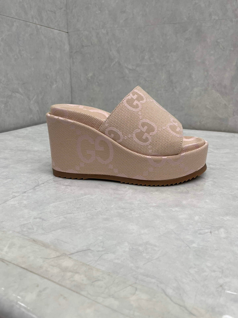 Gucci 730047 Women's jumbo GG platform slide sandal G82364