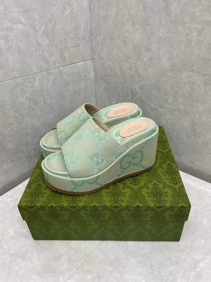 Gucci 730047 Women's jumbo GG platform slide sandal G82365 - 35 - View 7