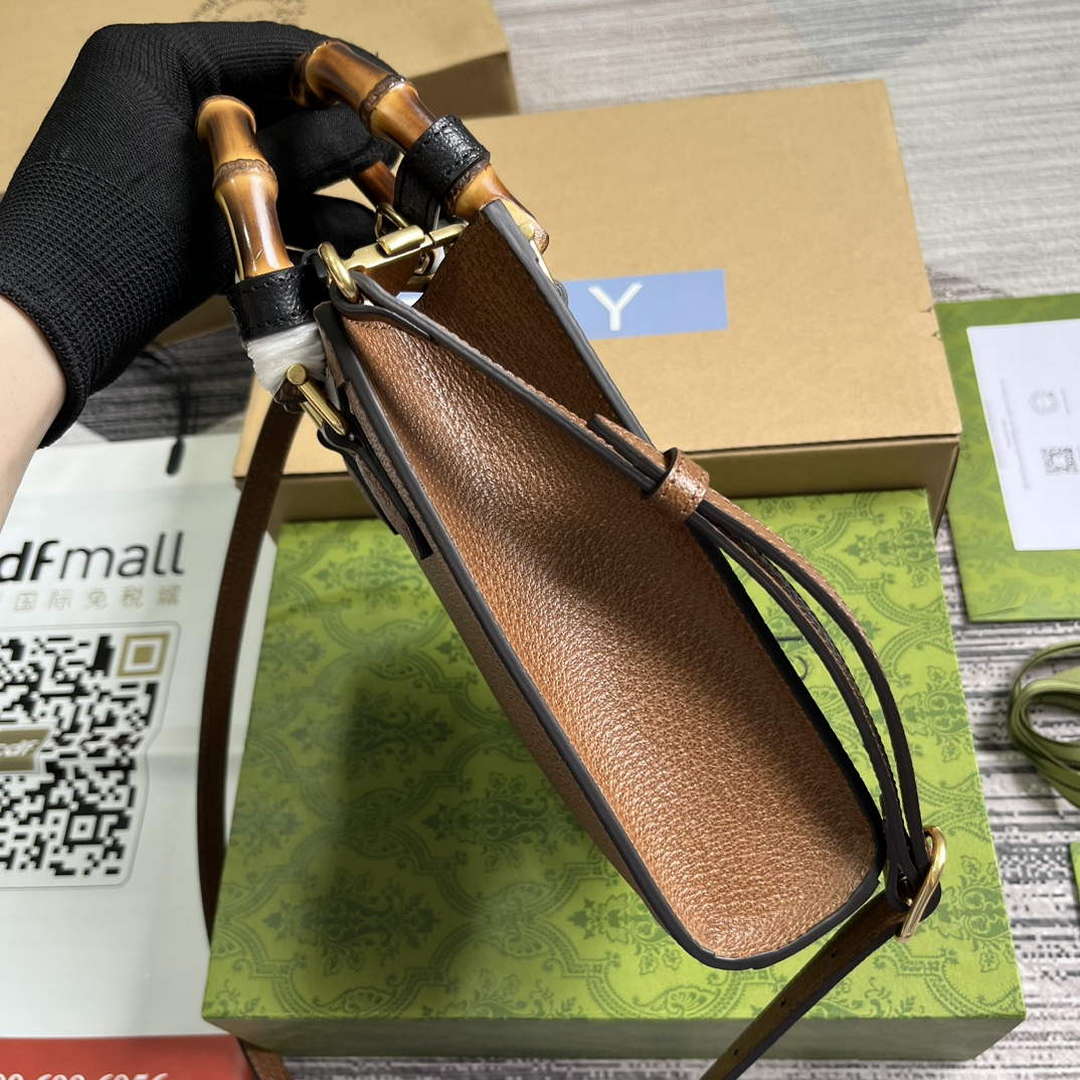 Gucci 739079 Diana Mini Tote Bag Cuir leather - Default Title - View 3