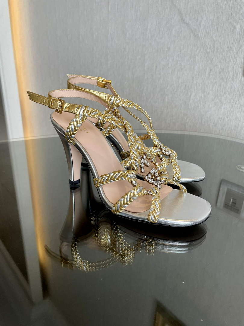 Gucci 739098 Women's crystal Interlocking G sandal G56300