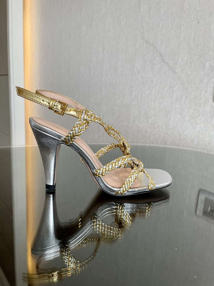 Gucci 739098 Women's crystal Interlocking G sandal G56300