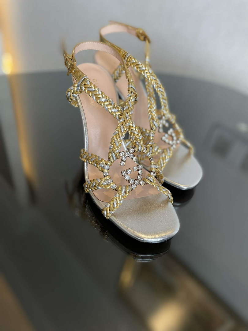 Gucci 739098 Women's crystal Interlocking G sandal G56300