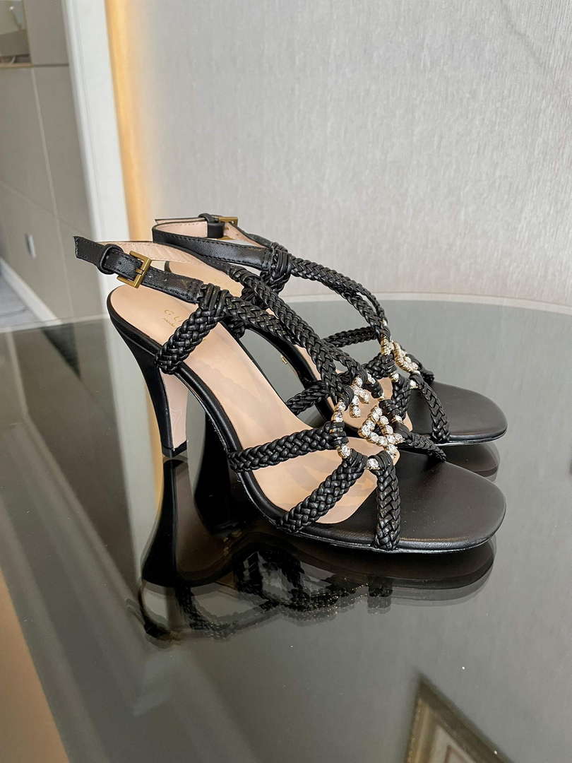 Gucci 739098 Women's crystal Interlocking G sandal G56301