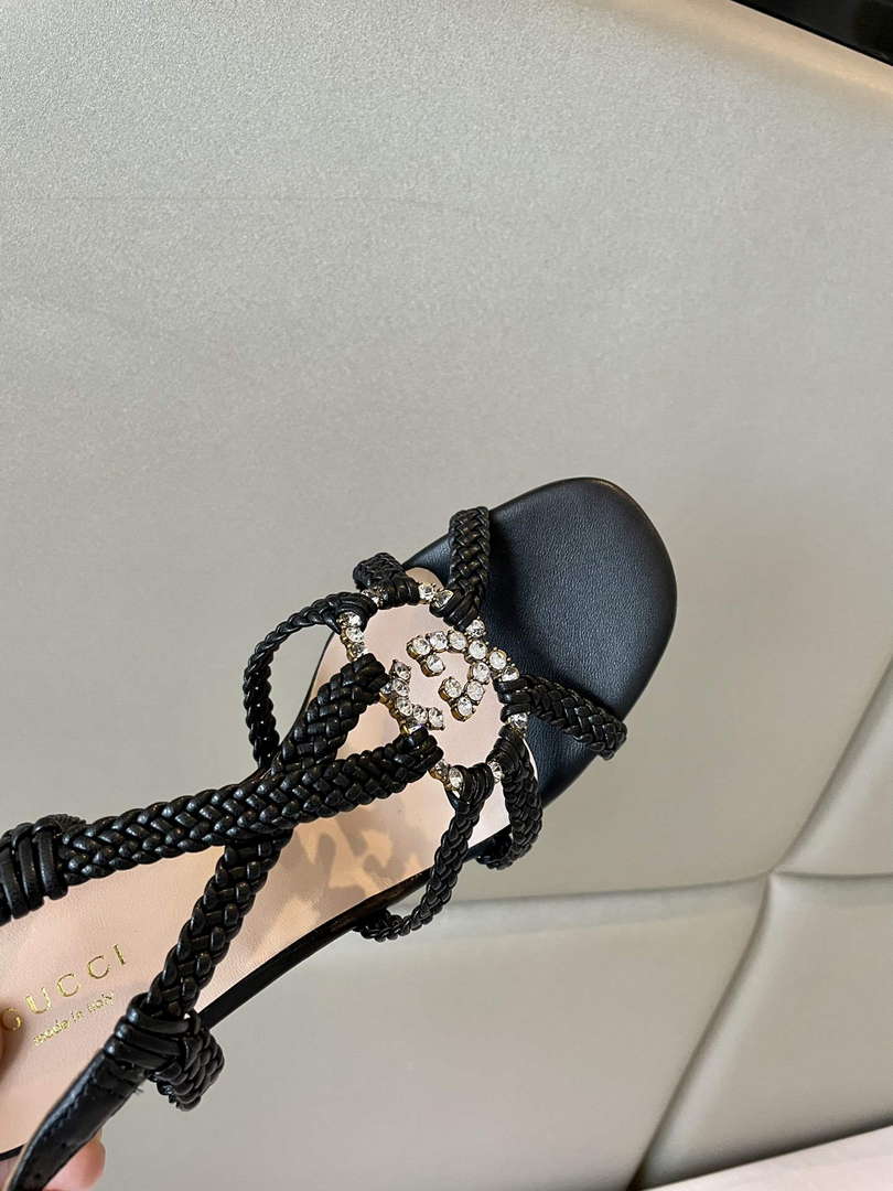 Gucci 739098 Women's crystal Interlocking G sandal G56301