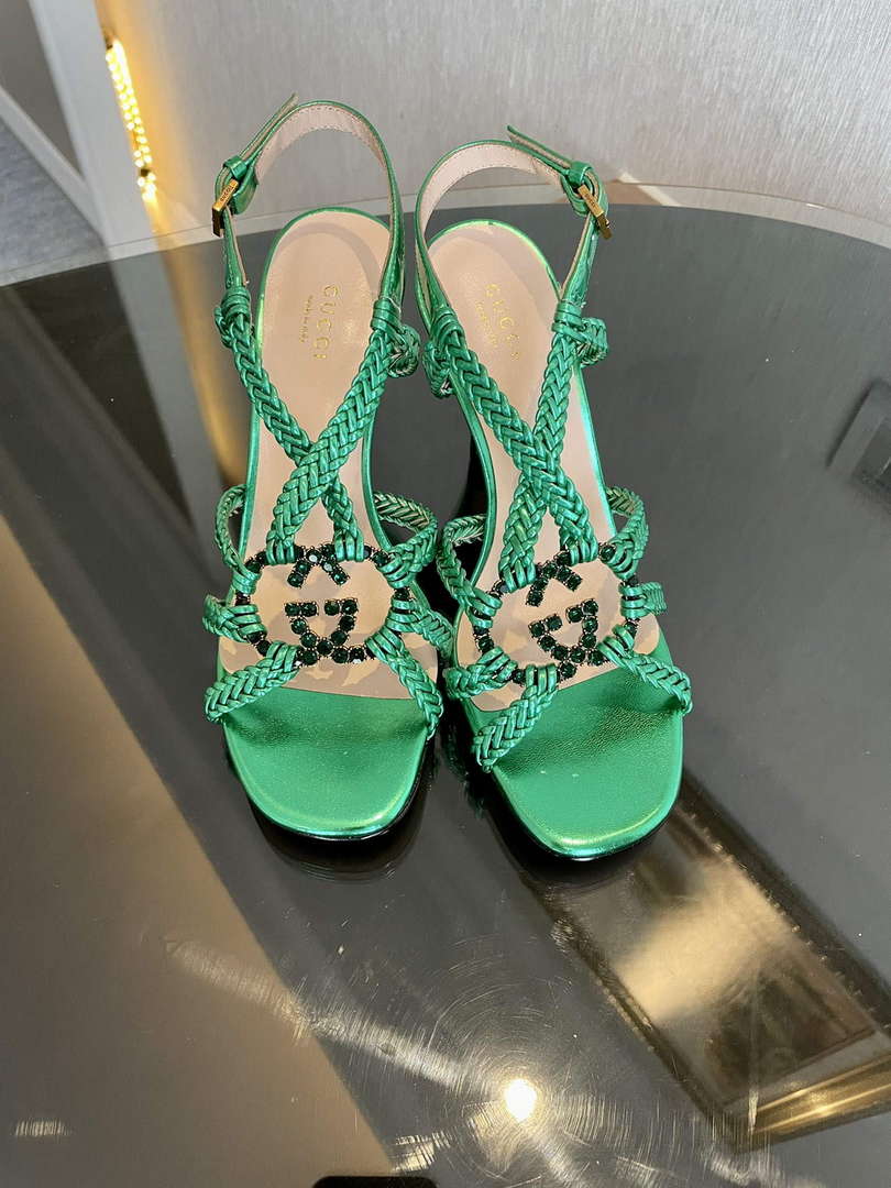 Gucci 739098 Women's crystal Interlocking G sandal G56303
