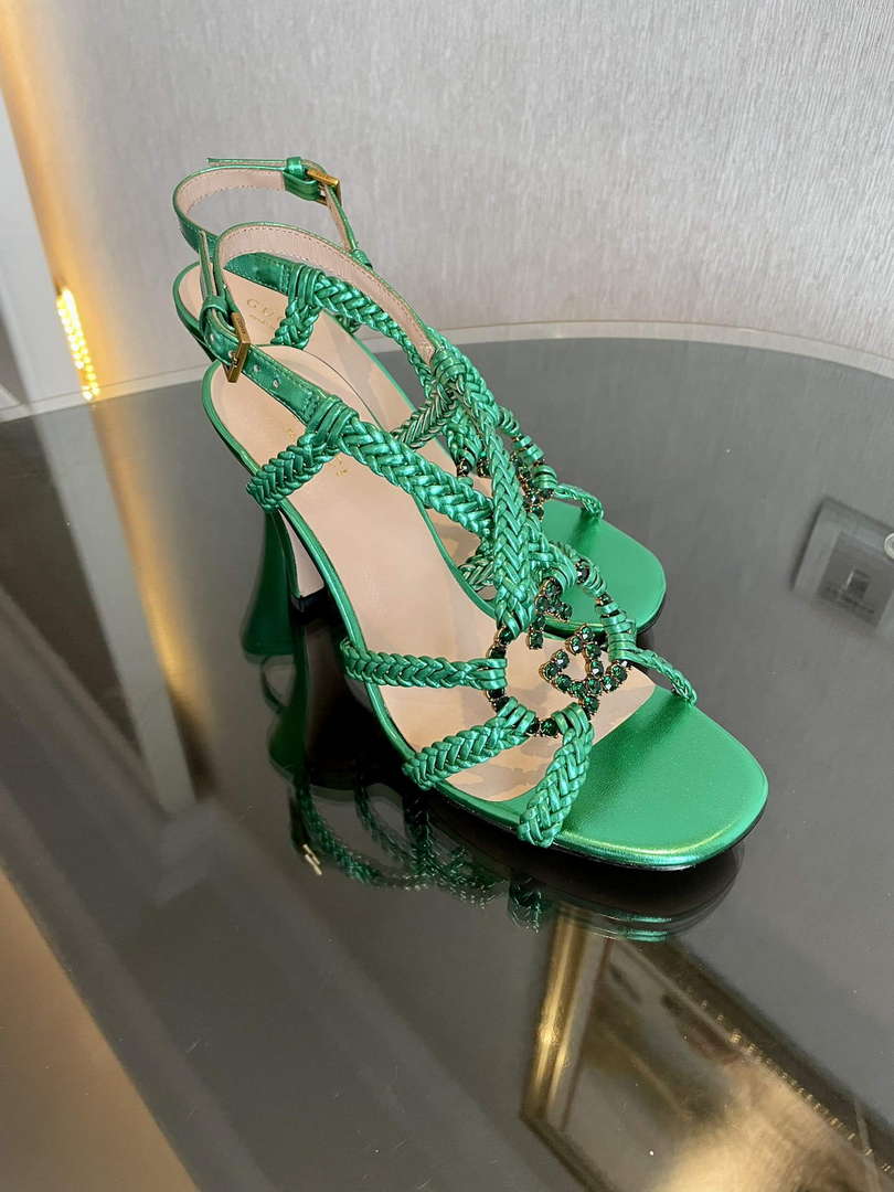 Gucci 739098 Women's crystal Interlocking G sandal G56303