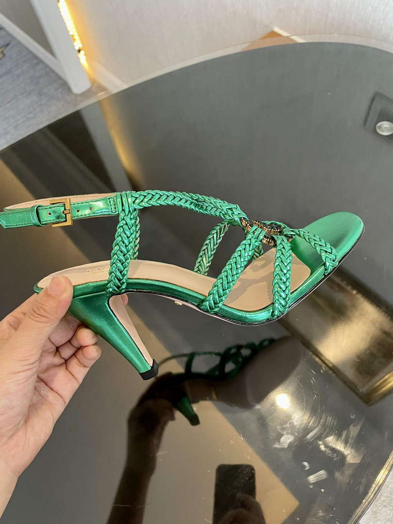 Gucci 739098 Women's crystal Interlocking G sandal G56303