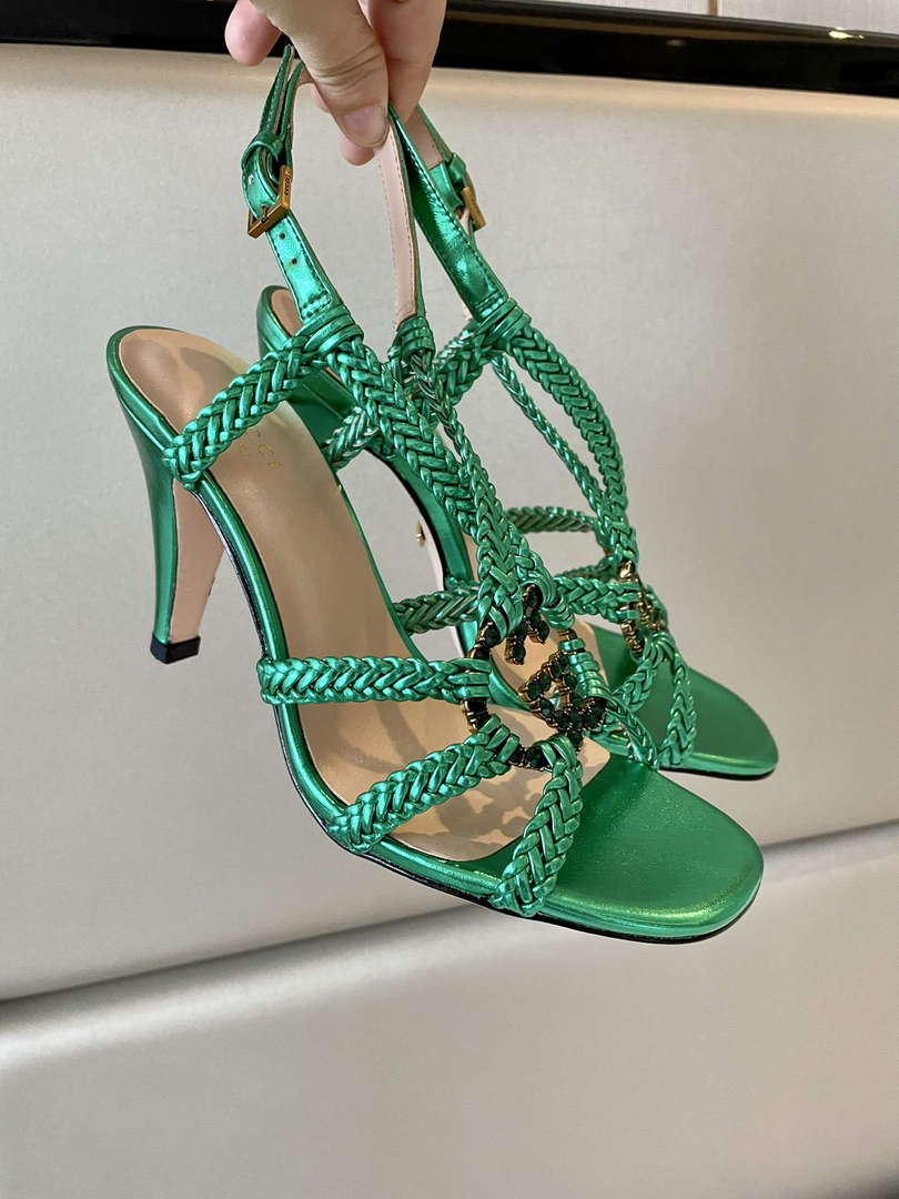Gucci 739098 Women's crystal Interlocking G sandal G56303