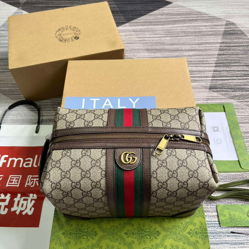 Gucci 739391 Gucci Savoy Toiletry Case Brown