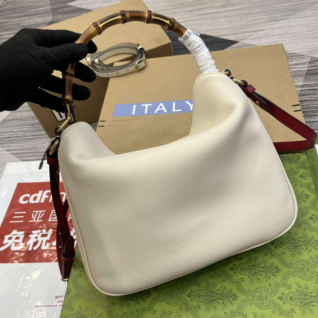 Gucci 746124 Gucci Diana Medium Shoulder Bag White