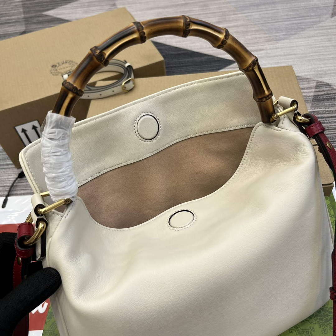 Gucci 746124 Gucci Diana Medium Shoulder Bag White