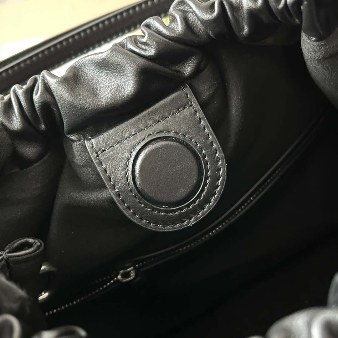 Gucci 746210 Gucci Deco medium tote bag in black leather - Default Title - View 6