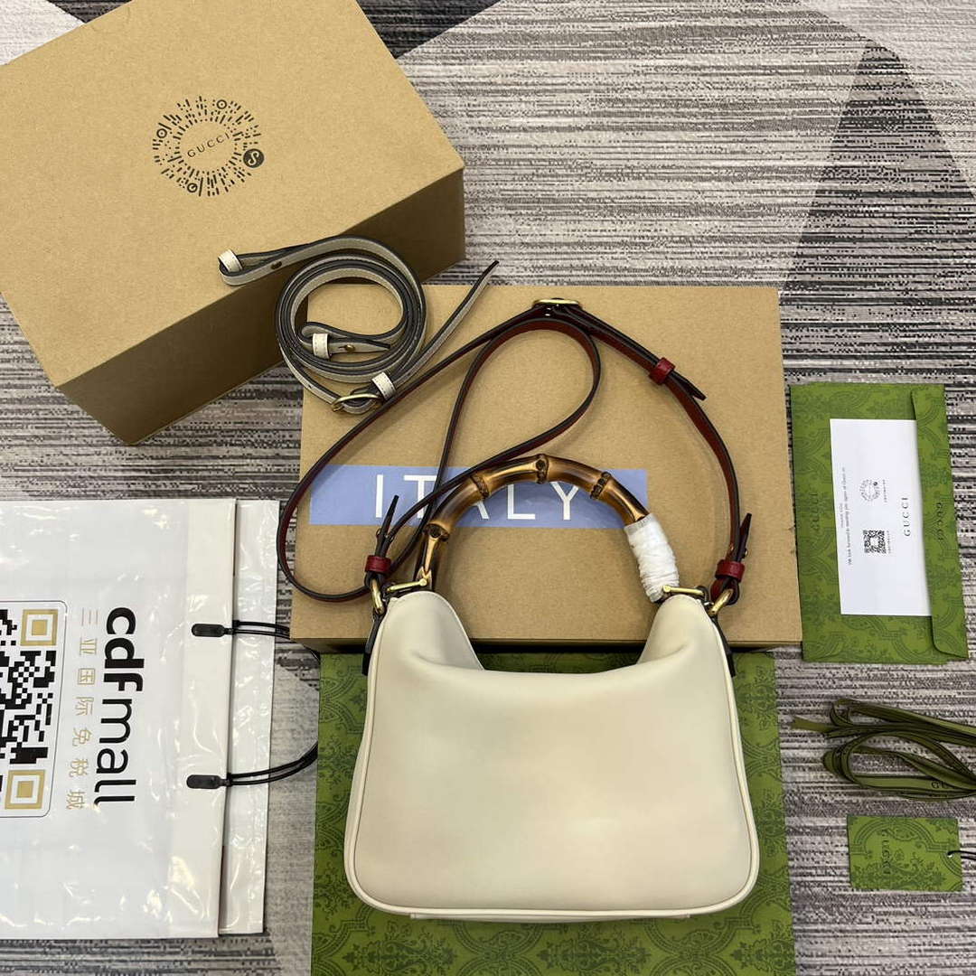 Gucci 746251 Gucci Diana Small Shoulder Bag White - Default Title - View 1
