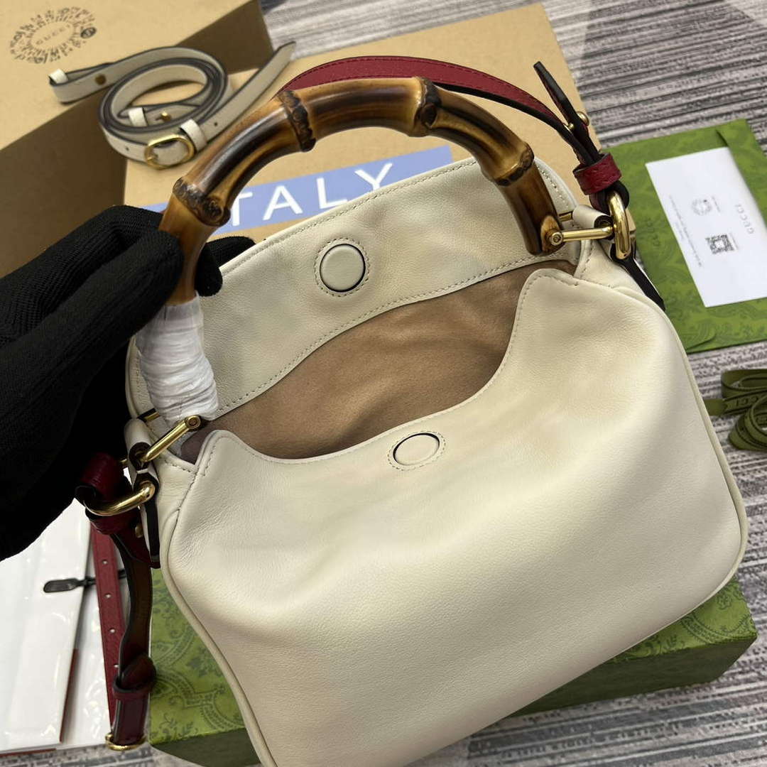 Gucci 746251 Gucci Diana Small Shoulder Bag White