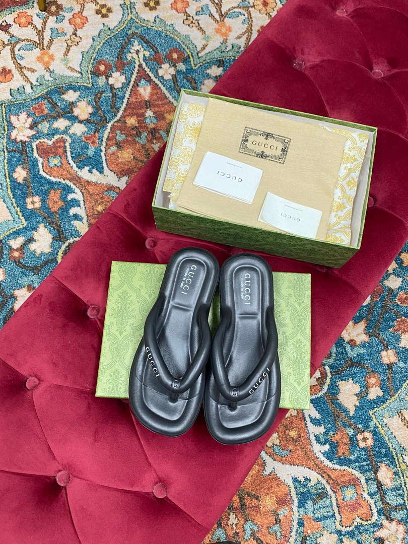 Gucci 746334 Women's Thong Platform Sandal G38248