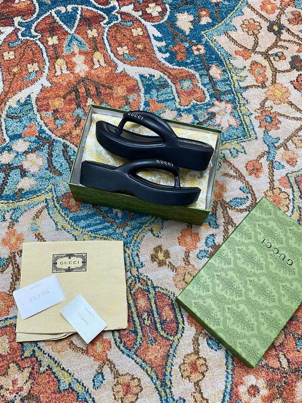 Gucci 746334 Women's Thong Platform Sandal G38248