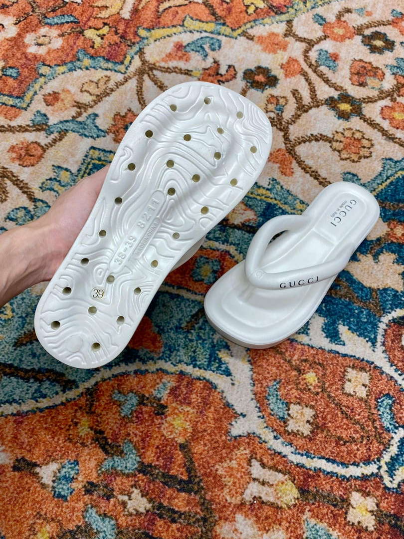 Gucci 746334 Women's Thong Platform Sandal G38249