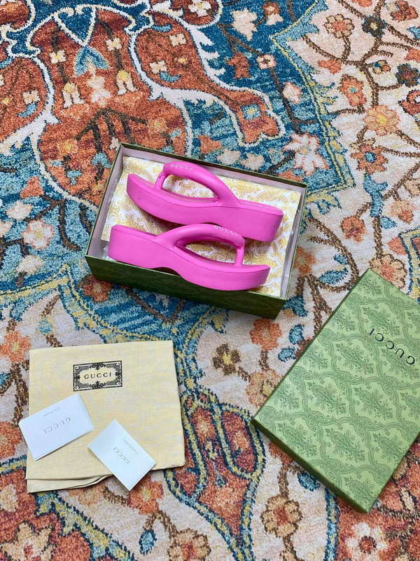 Gucci 746334 Women's Thong Platform Sandal G38250