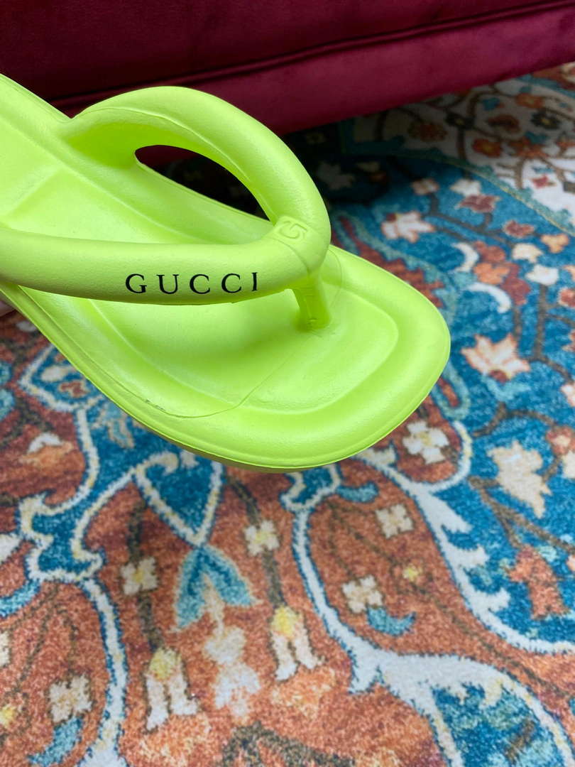 Gucci 746334 Women's Thong Platform Sandal G38251