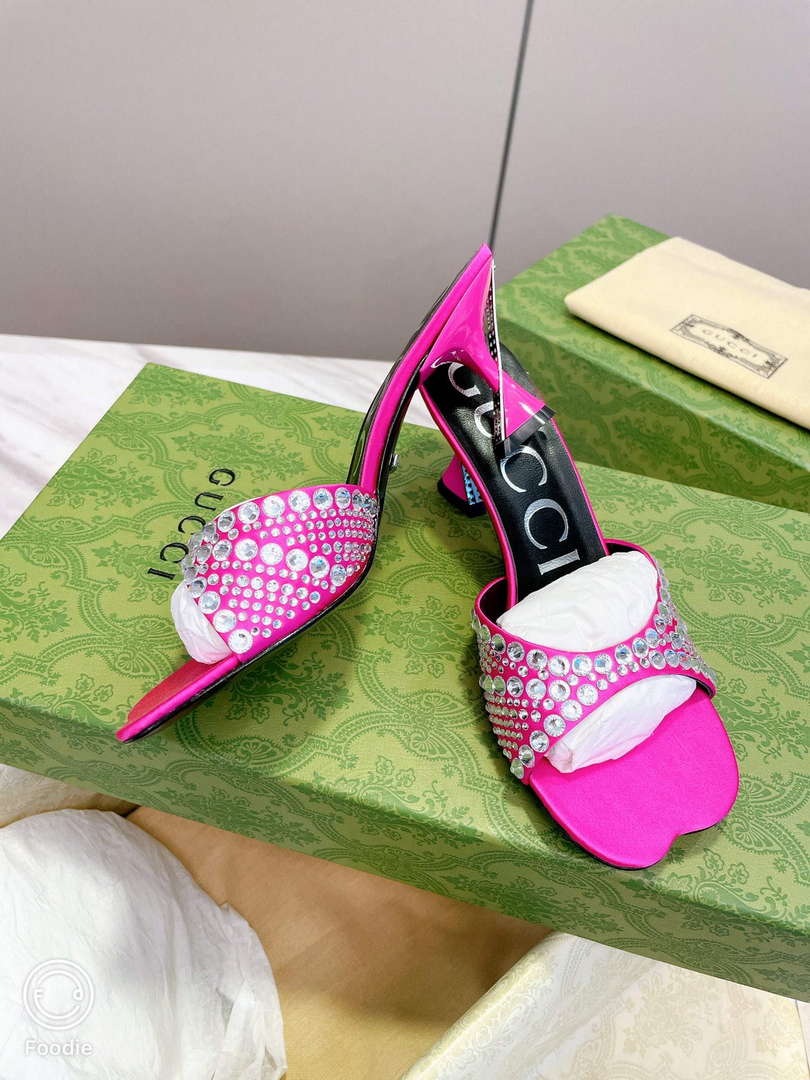 Gucci 749663 Women's slide sandal with crystals G56304