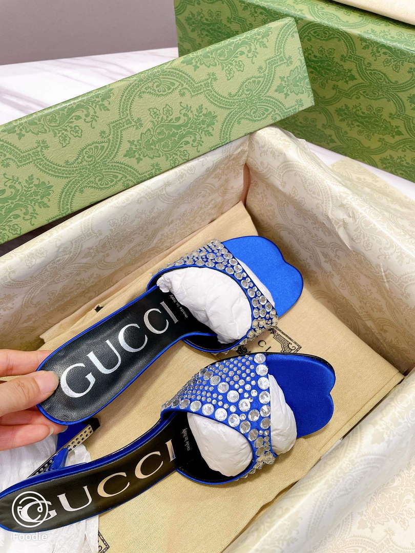 Gucci 749663 Women's slide sandal with crystals G56305