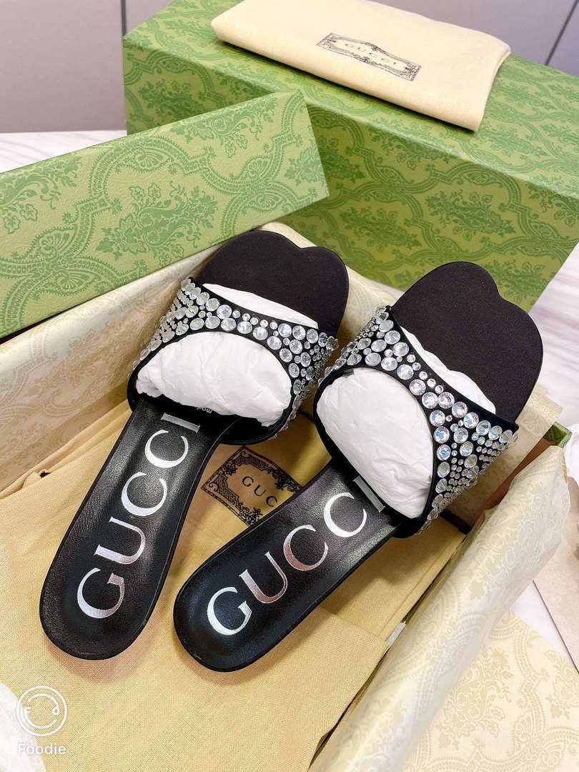 Gucci 749663 Women's slide sandal with crystals G56306