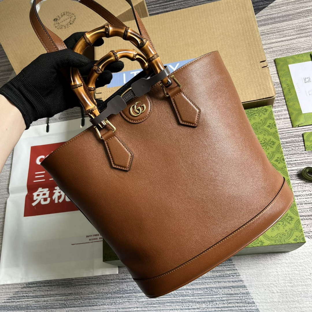 Gucci 750394 Gucci Diana Medium Tote Bag Cuir leather