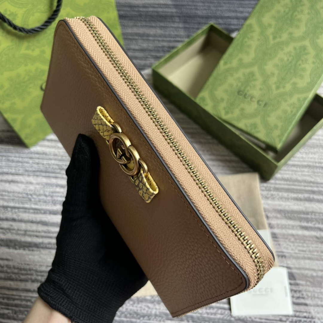 Gucci 750458 Zip wallet with Interlocking G python bow Rose beige