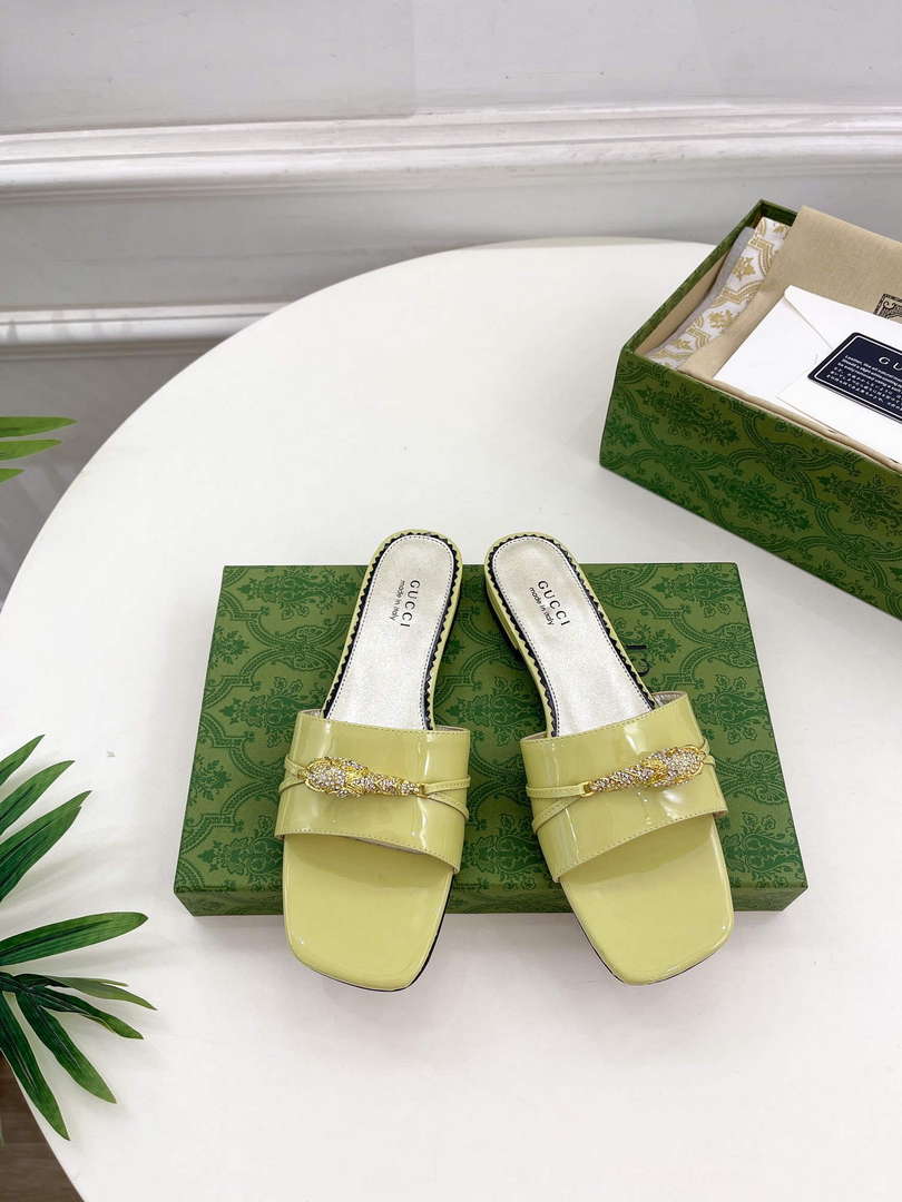 Gucci 750509 Women's Slide Sandal With Hardware G38282 - US 4=Euro 35 - View 1