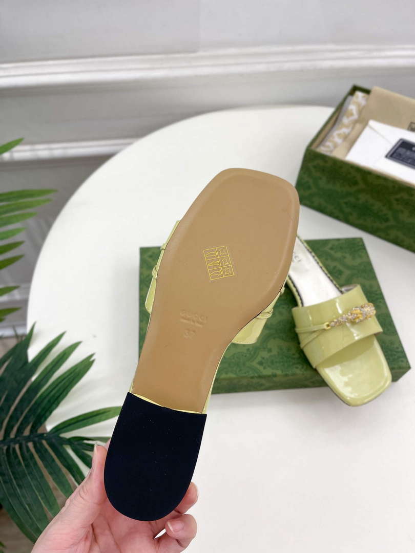 Gucci 750509 Women's Slide Sandal With Hardware G38282
